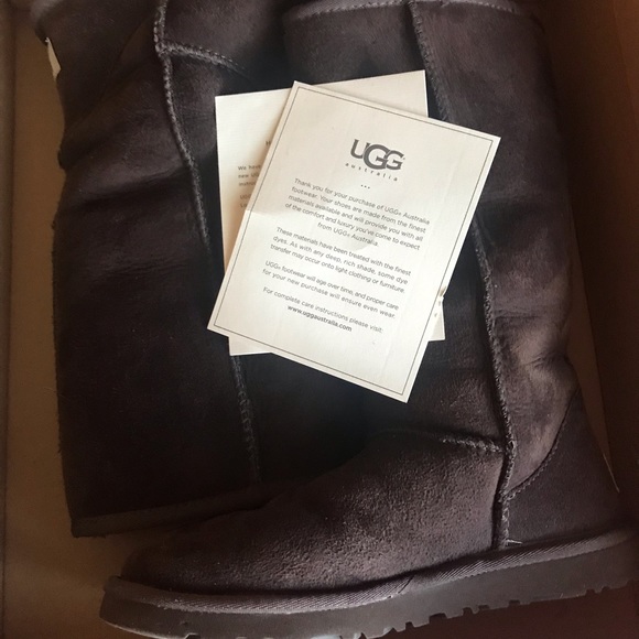 UGG Shoes - Womens UGG Boots 🥾 Size 5. 💜